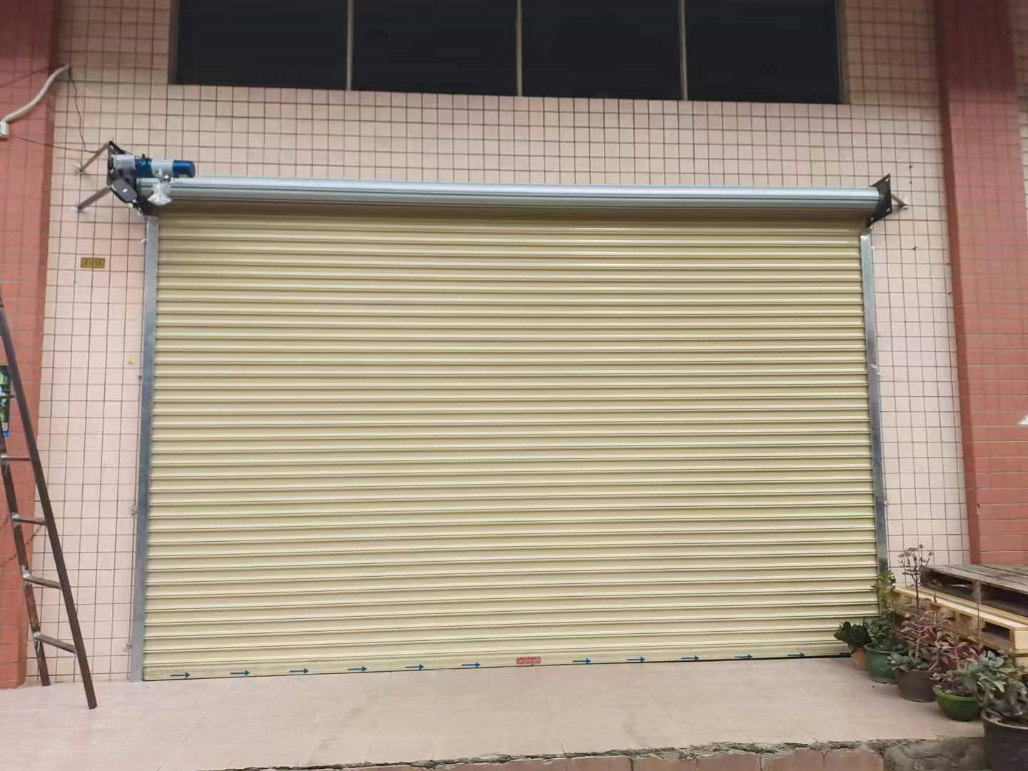 防風(fēng)卷簾門(mén)、抗風(fēng)卷簾門(mén)、PVC 卷簾門(mén)存在的區(qū)別?